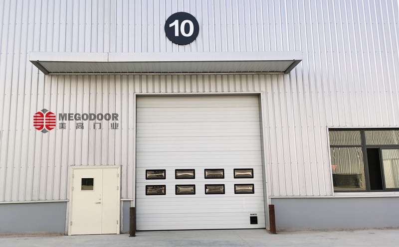 合肥夹芯保温板工业提升门:高效节能与安全的完美结合插图 合肥夹芯保温板工业提升门:高效节能与安全的完美结合插图