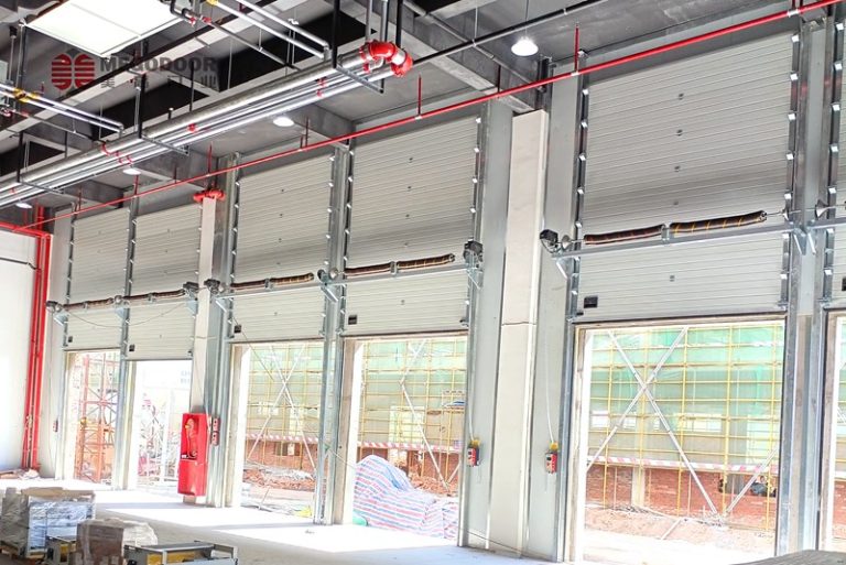 合肥工厂如何选择适合自己的电动垂直提升门？缩略图